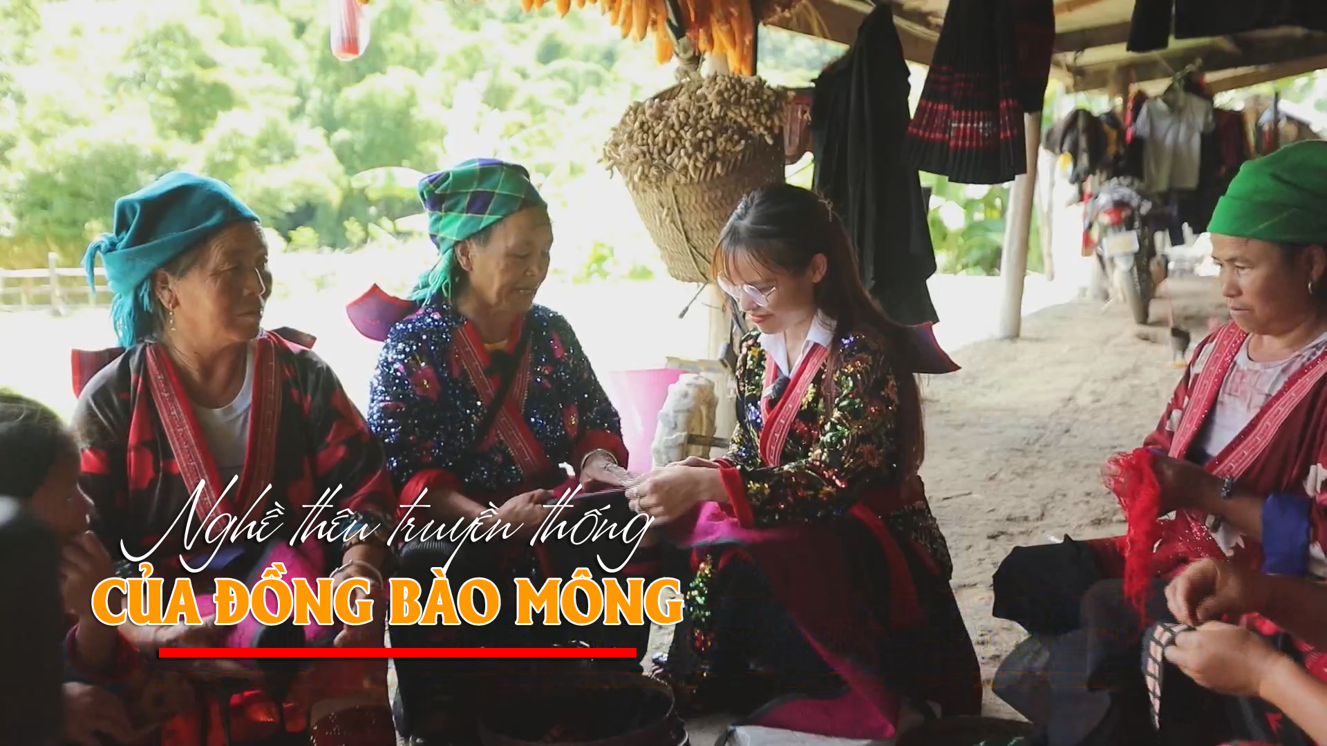 Đến Tà Là Cáo trải nghiệm nghề thêu truyền thống của đồng bào Mông