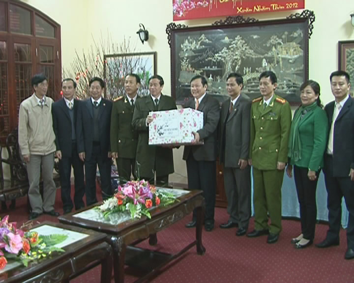 Ông Tùng chúc Tết