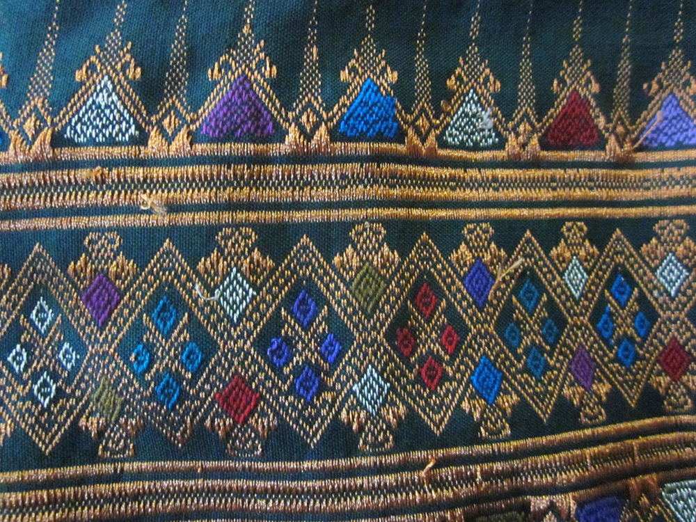 Dệt thổ cẩm Lào