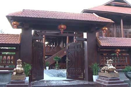 Nhà sản gỗ lim