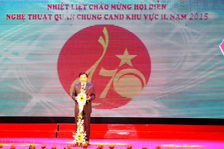 Trung Tướng Bùi Văn Thành, Thứ trưởng Bộ Công an và đồng chí Trần Văn Sơn, Phó Bí thư Thường trực tỉnh ủy