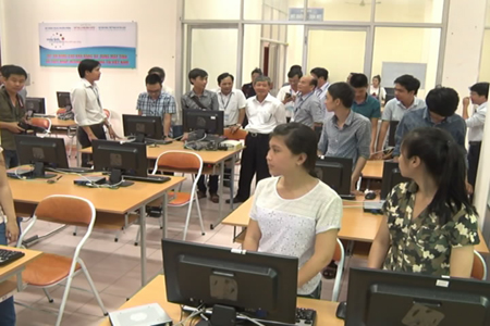  Riêng Điện Biên trong đợt này đón nhận 260 bộ máy tính và nhiều thiết bị phụ trợ khác để lắp đặt tại 20 Thư viện công cộng và 17 Bưu điện Văn hóa xã.