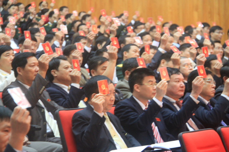 Đại hội đã biểu quyết, thống nhất với danh sách nhân sự giới thiệu bầu vào Ban Chấp hành Đảng bộ tỉnh khóa XIII là 58 đồng chí, để bầu 52 đồng chí vào Ban Chấp hành Đảng bộ tỉnh