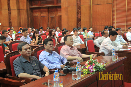 Đai biểu đến dự