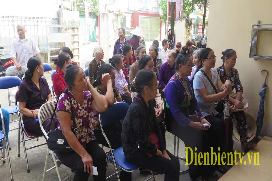 Lễ mít tinh được đông đảo nhân dân quan tâm