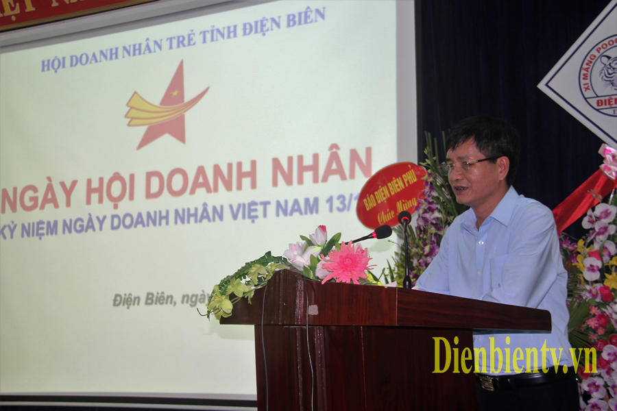 Đồng chí Lê Thành Đô - Ủy viên Ban thường vụ Tỉnh ủy, Phó Chủ tịch thường trực UBND tỉnh phát biểu tại buổi gặp mặt Ngày hội doanh nhân