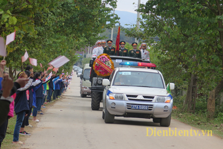 Nhân dân và học sinh trên địa bàn 