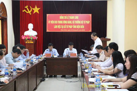 Quang cảnh buổi làm việc.