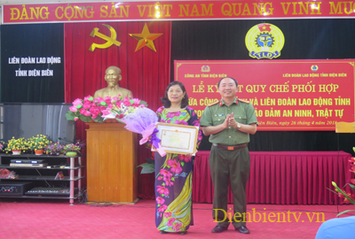 Công an tỉnh tặng Huân chương 