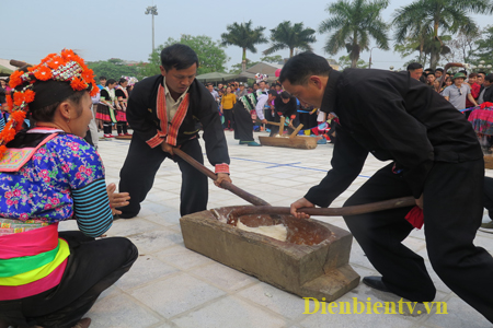 Các hoạt động văn hóa văn nghệ, trò chơi dân gian trở thành điểm nhấn thu hút khách du lịch.
