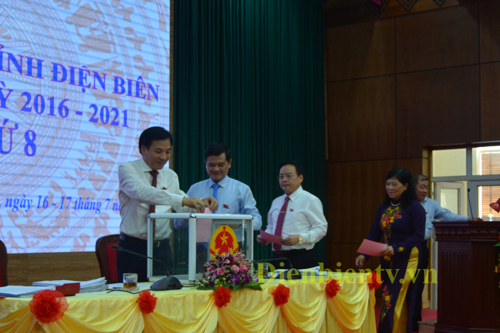 Đại biểu HĐND tỉnh bỏ phiếu bầu bổ sung Uỷ viên UBND tỉnh
