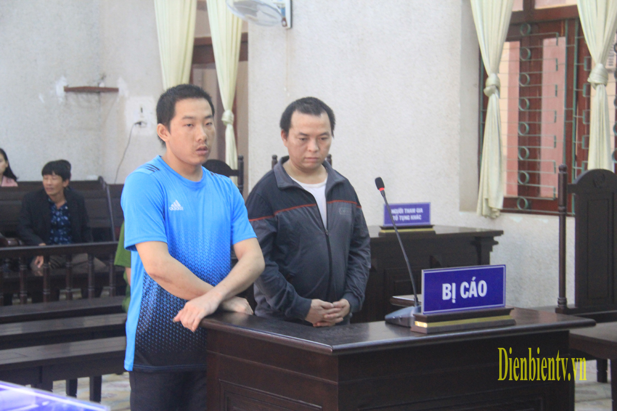 Sáng 19/6, Tòa án nhân dân tỉnh Điện Biên xét xử sơ thẩm đối với bị cáo Vừ A Lử (sinh năm 1976) và Lầu A Lồng (sinh năm 1991) cùng trú tại xã Pa Tần, huyện Nậm Pồ về tội danh mua bán người.