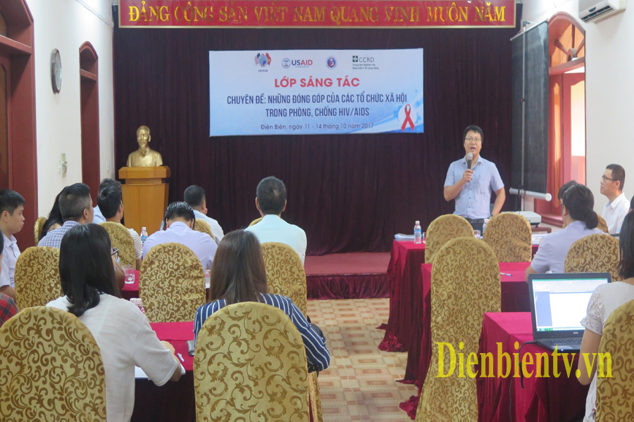 Hơn lúc nào hết, việc tuyên truyền, nâng cao nhận thức cho người dân về HIV chính là việc làm cần thiết góp phần xóa đi sự kỳ thị, phân biệt đối xử với người nhiễm HIV