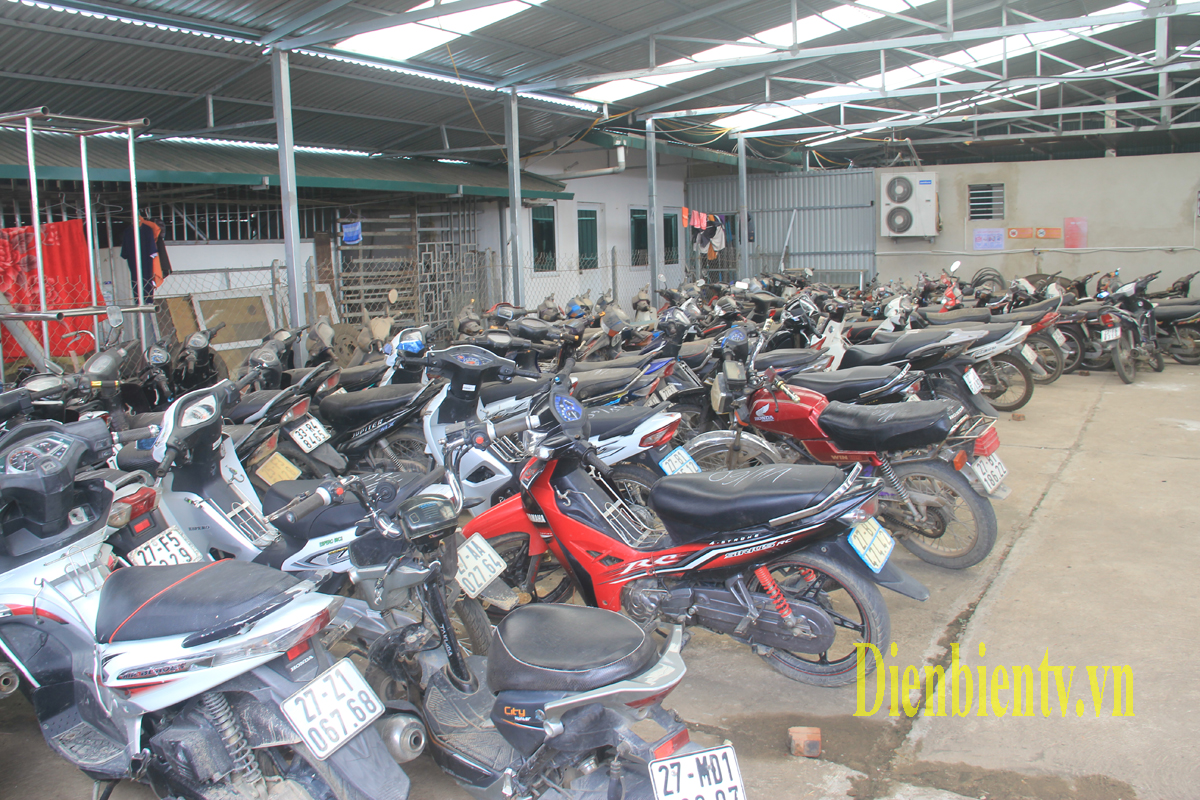 Trên 1000 xe vi phạm luật ATGT bị thu giữ. ảnh (Bãi tạm giữ xe vi phạm của Công an TP Điện Biên Phủ)