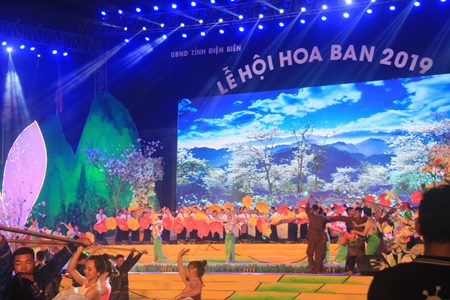 Chương trình văn nghệ đặc sắc trong đêm khai mạc