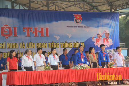 Các đại biểu đến dự