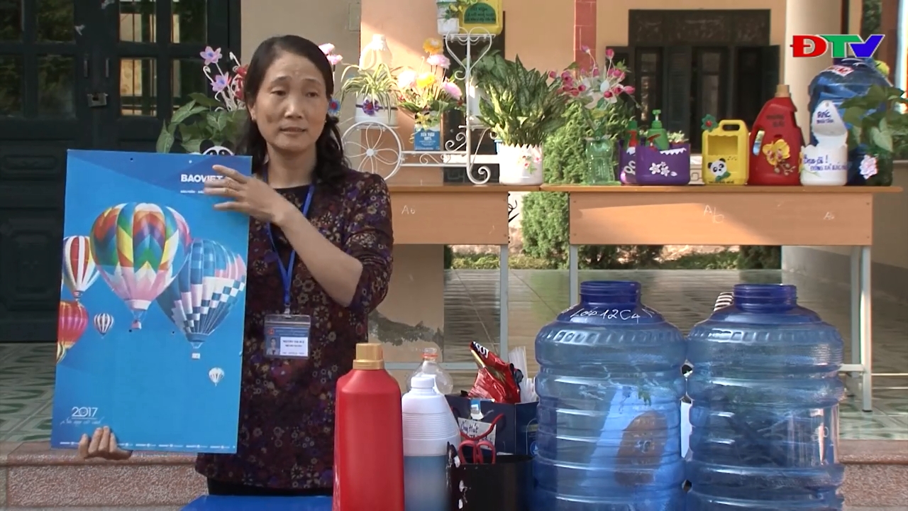 Tái chế rác thải nhựa tại trường PTDTNT tỉnh Điện Biên.