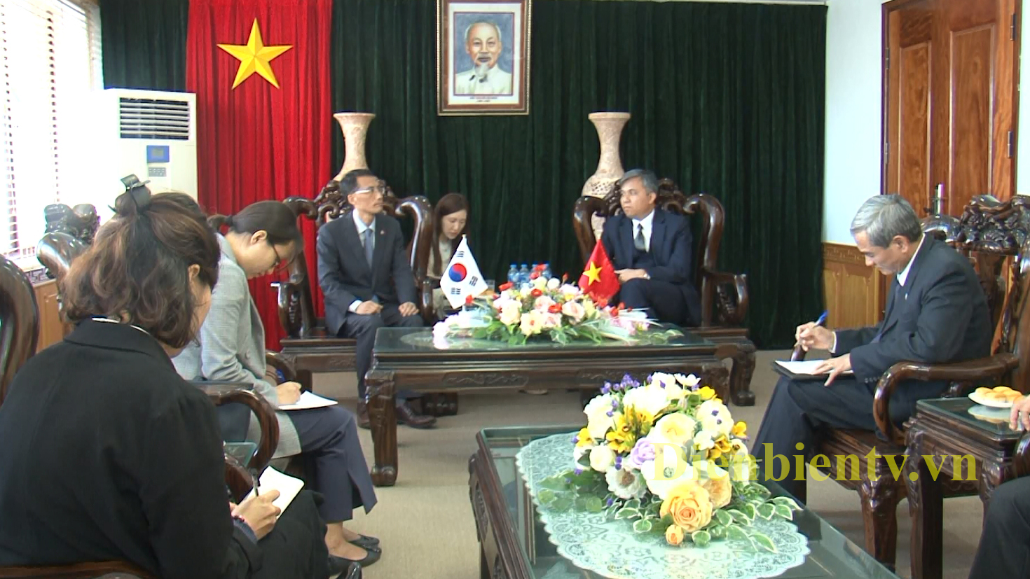 Quang cảnh buổi tiếp
