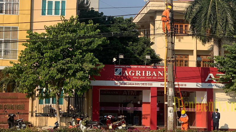 Sửa chữa một số tuyến đường xuống cấp...