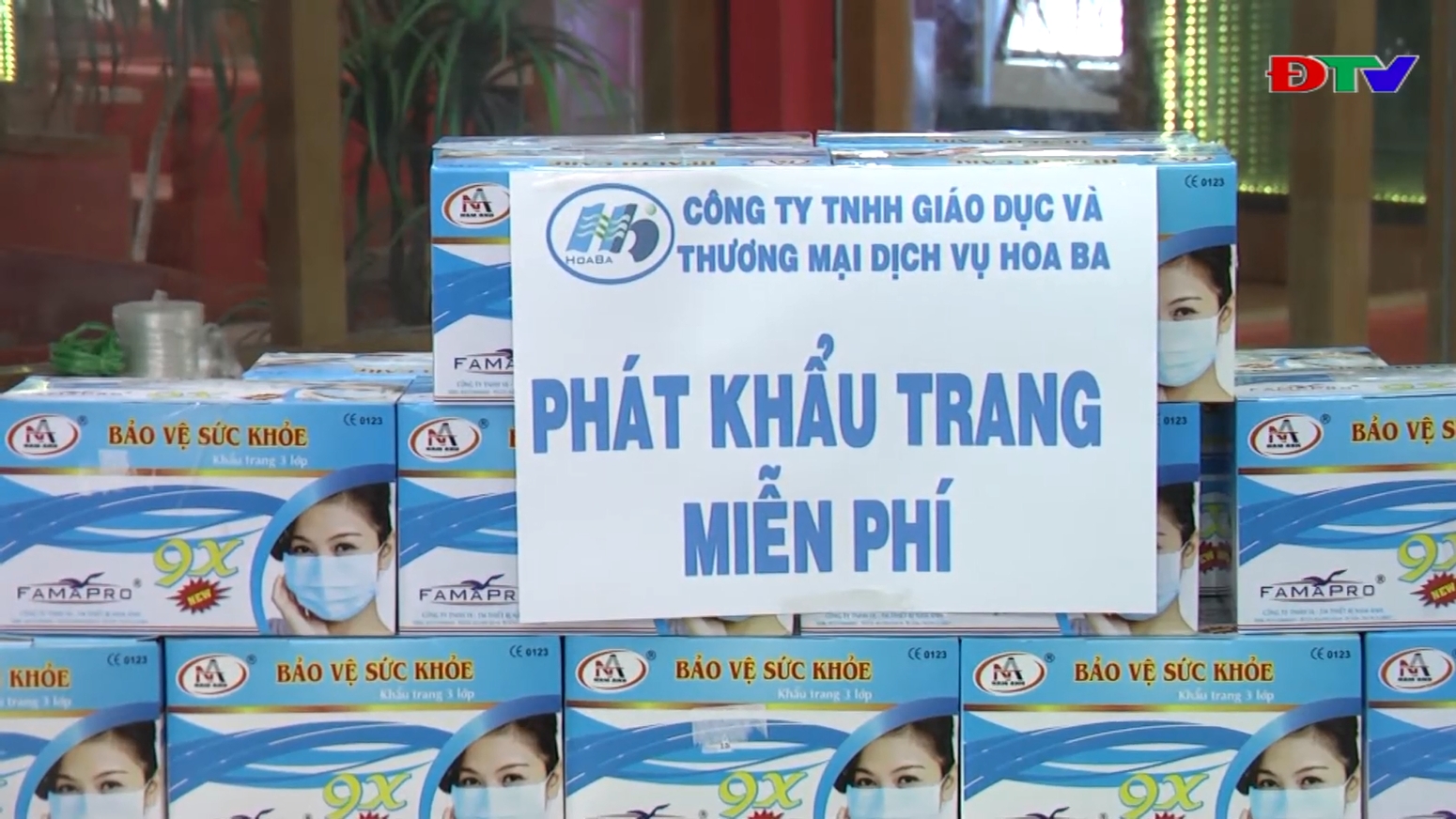 NHỮNG CHIẾC KHẨU TRANG Y TẾ - ẤM LÒNG NGƯỜI DÂN