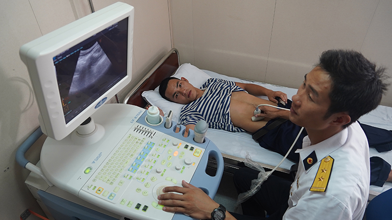 Các trang thiết bị hiện đại bên trong tàu đáp ứng yêu cầu thực hiện được cả những ca bệnh, ca phẫu thuật khó trên biển.