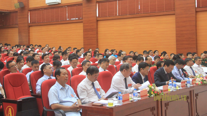 Các đại biểu đến dự.