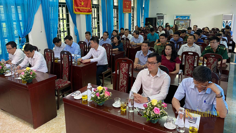 Các đại biểu đến dự.