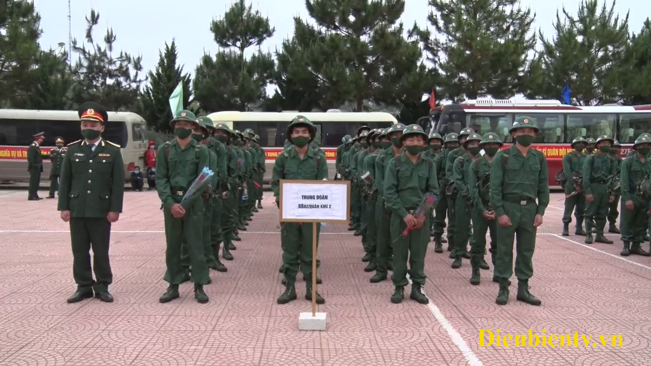 Tân binh huyện Điện Biên Đông.