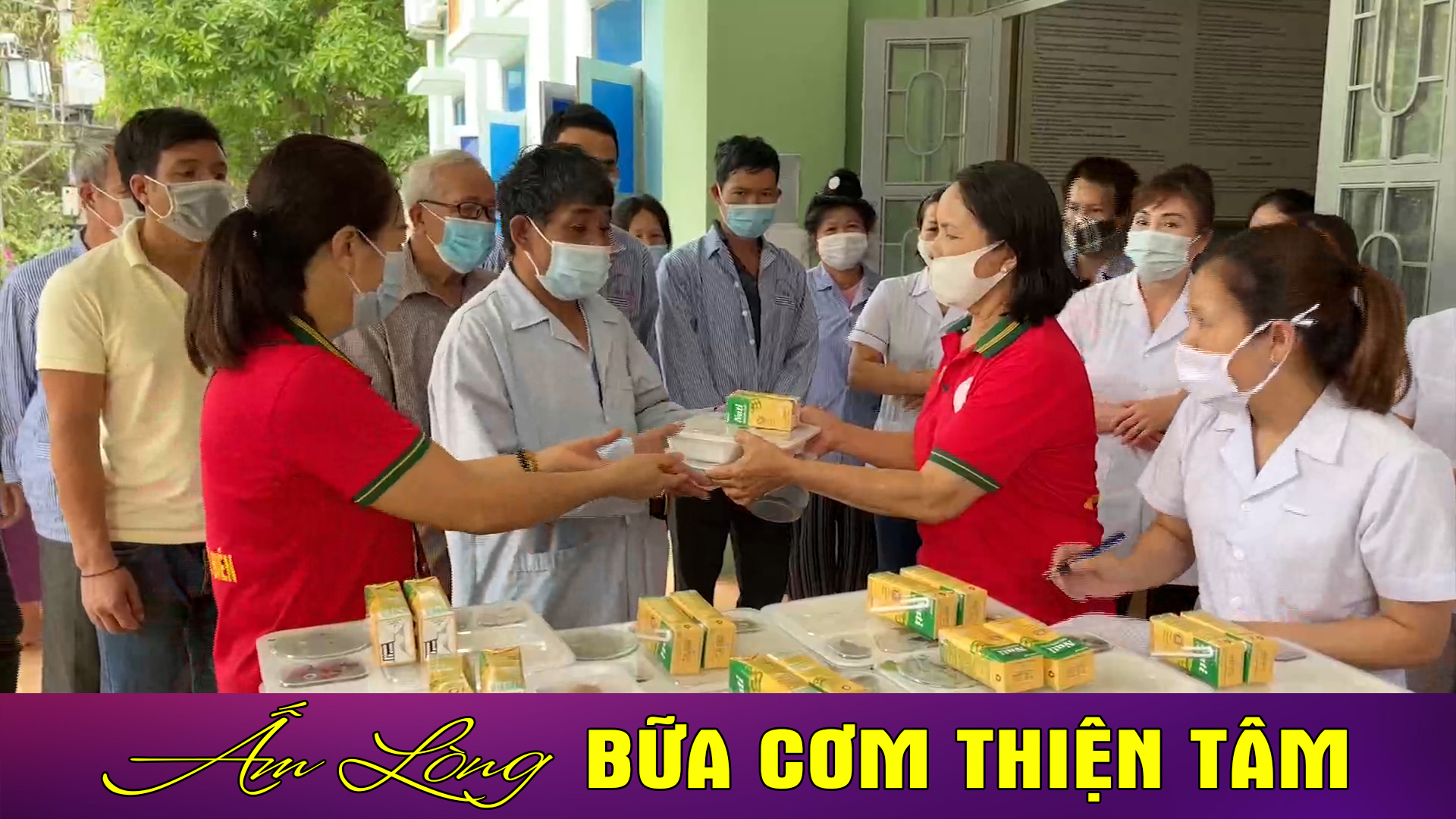 Ấm lòng bữa cơm thiện tâm