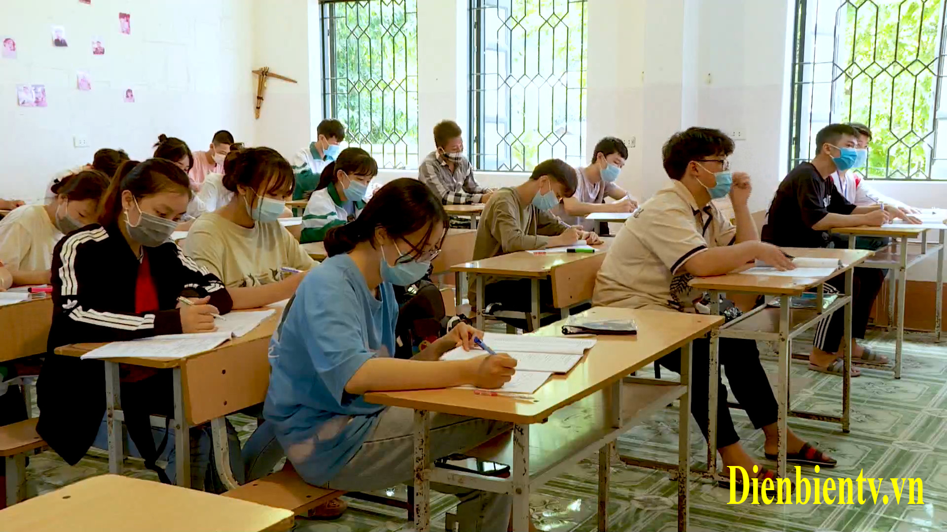 HS Mường Chà ôn thi TN THPT 2021