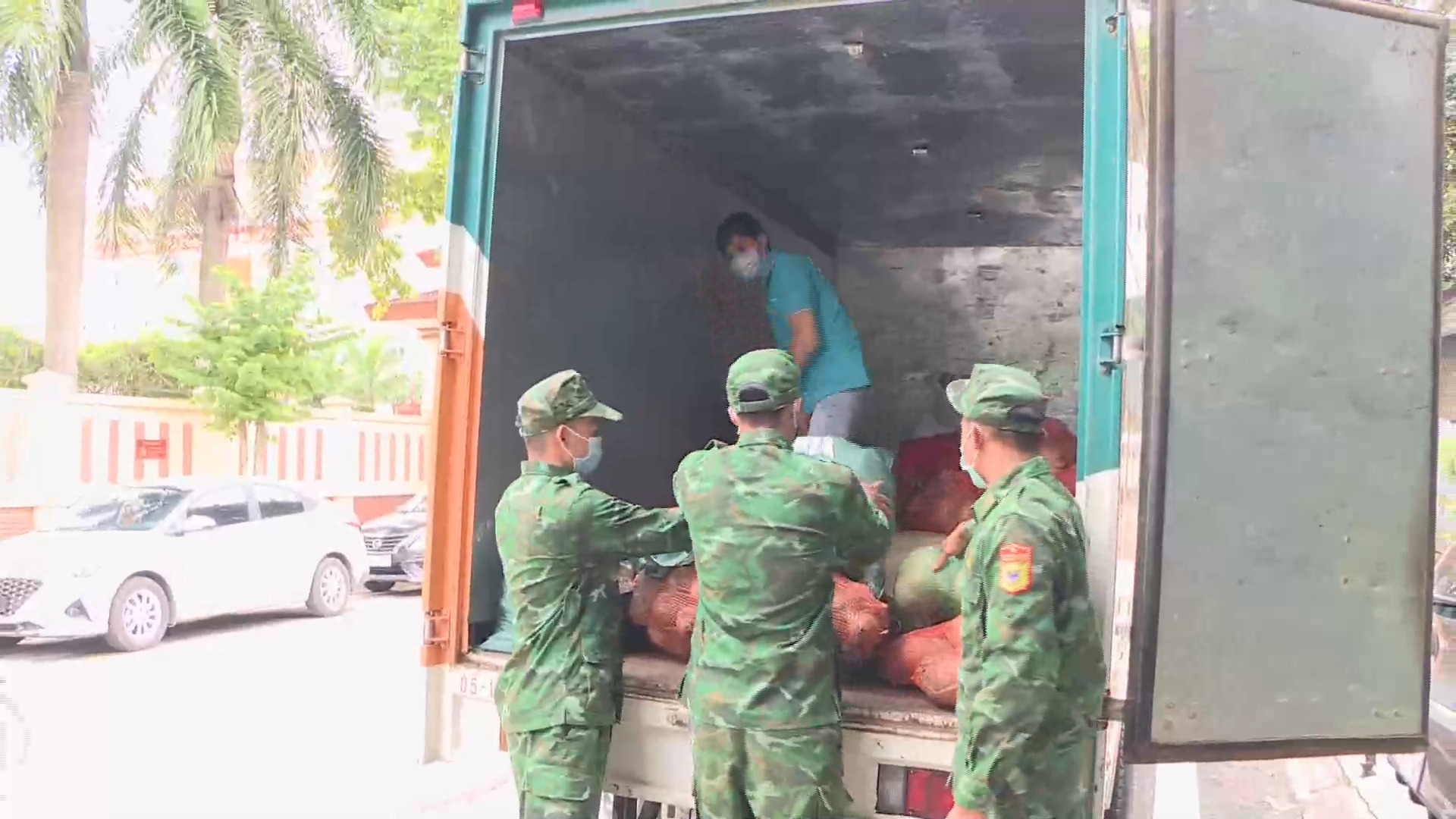 CHUYẾN XE NGHĨA TÌNH VÀO TÂM DỊCH TP HỒ CHÍ MINH