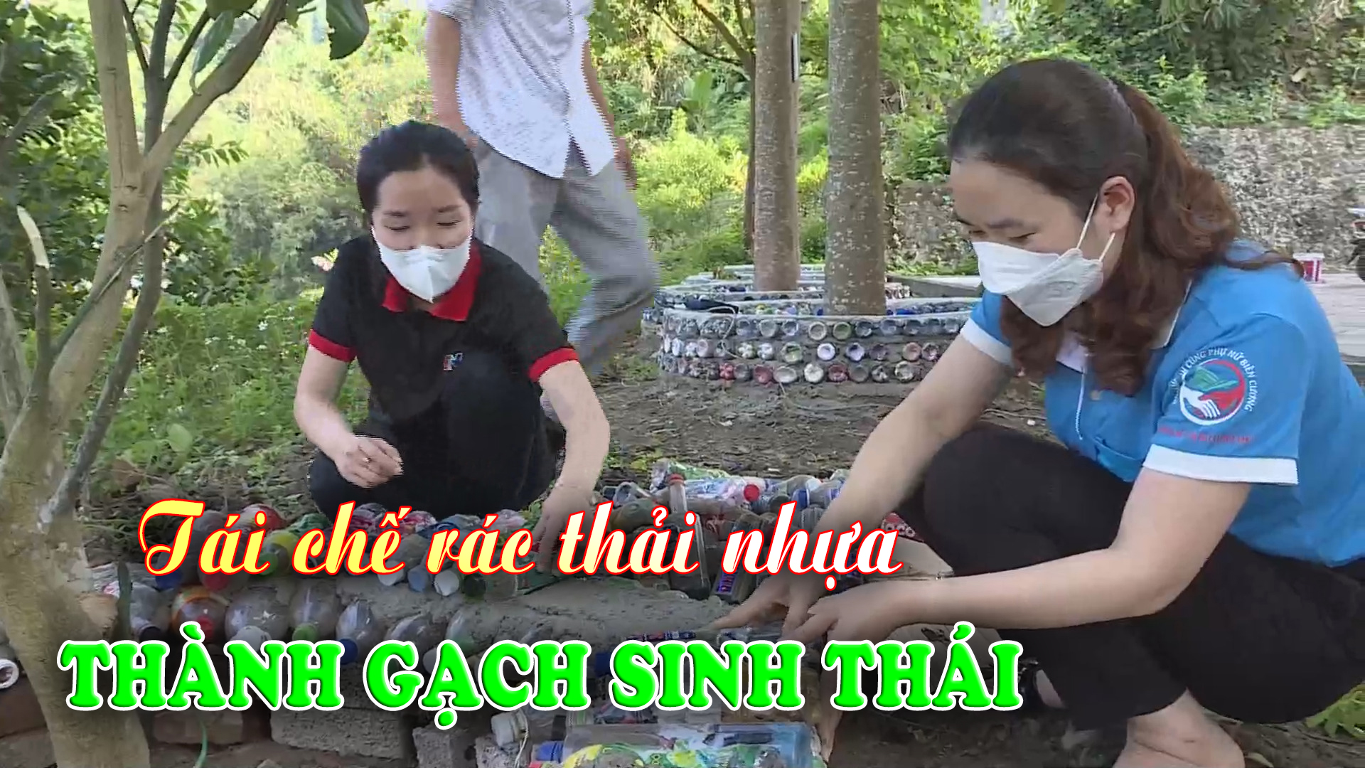 Tái chế rác thải nhựa thành gạch sinh thái ở Mường Chà