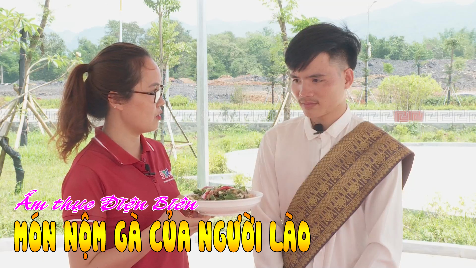 Món nộm gà của người Lào