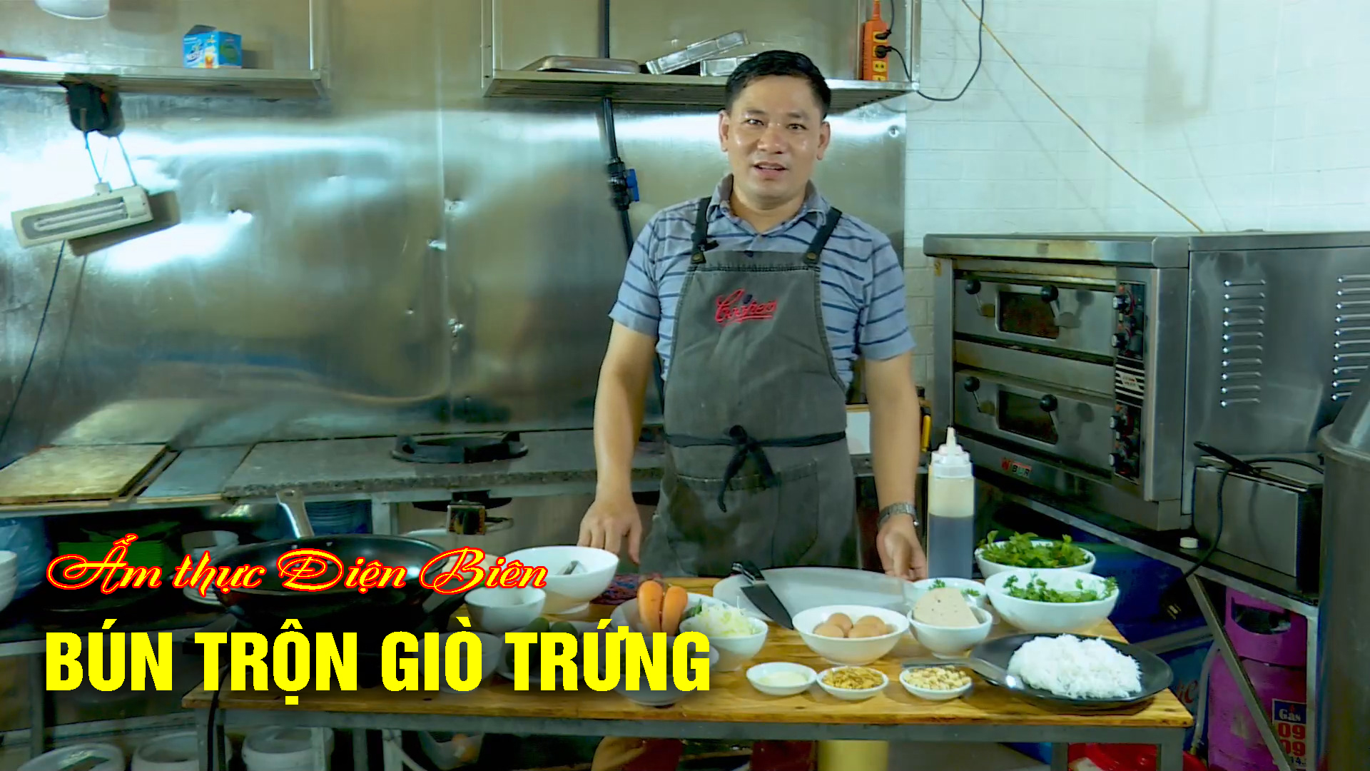 Bún trộn giò trứng