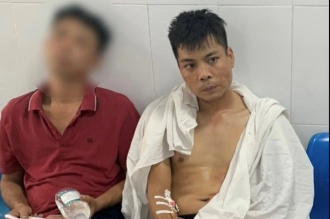 Hoàng Đình Lượng - nghi phạm sát hại vợ đang cấp cứu tại bệnh viện do dùng dao cắt cổ tay tự sát.