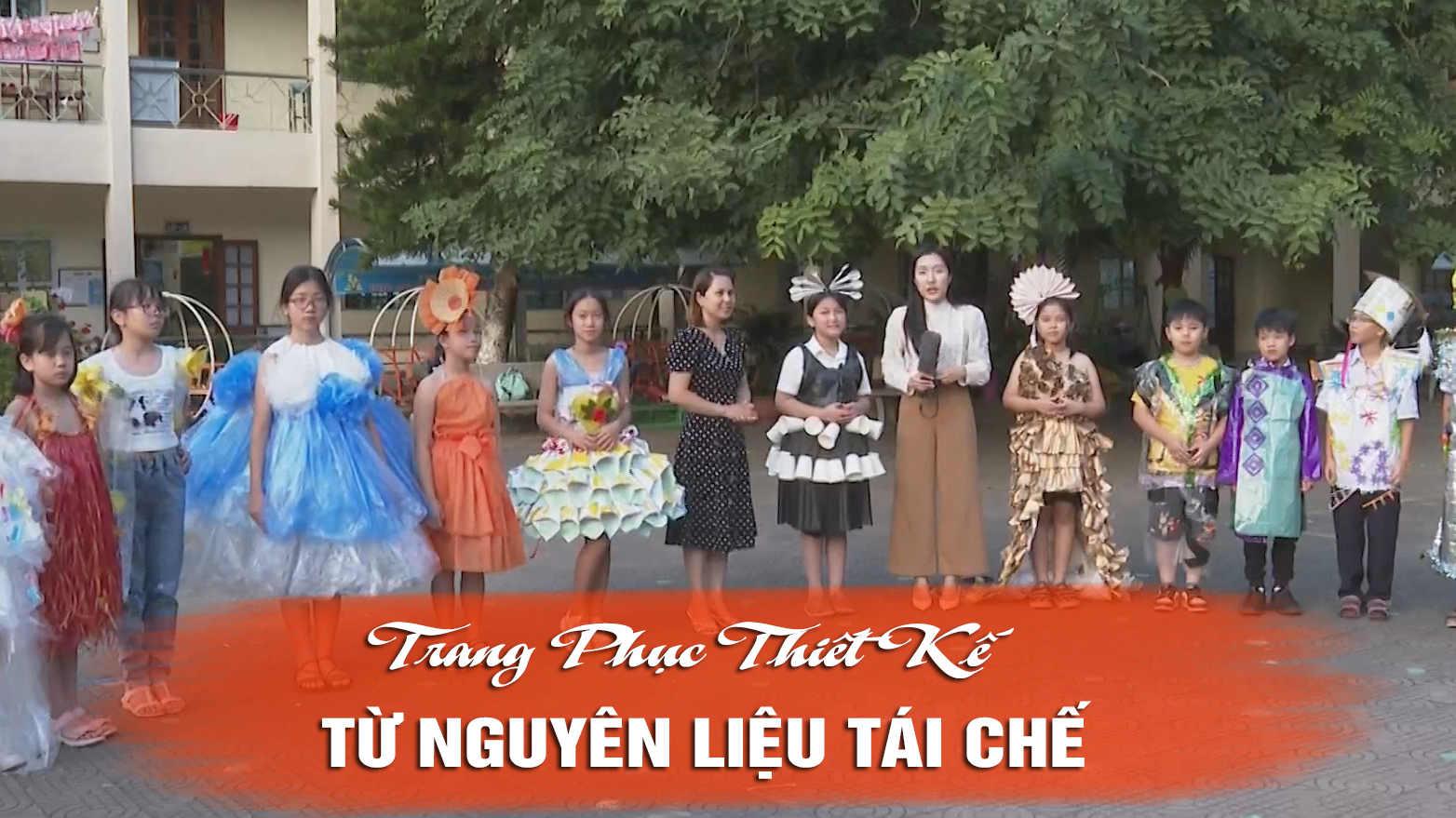 Trang phục thiết kế từ nguyên liệu tái chế