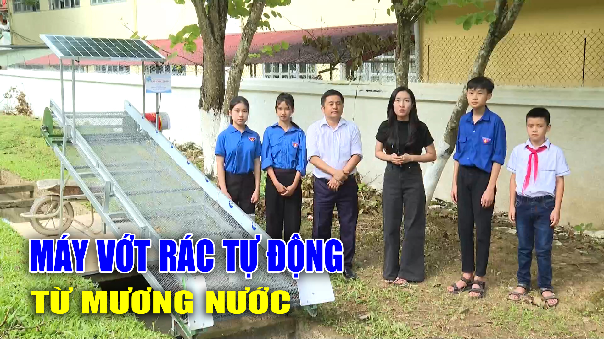 Máy vớt rác tự động từ mương nước