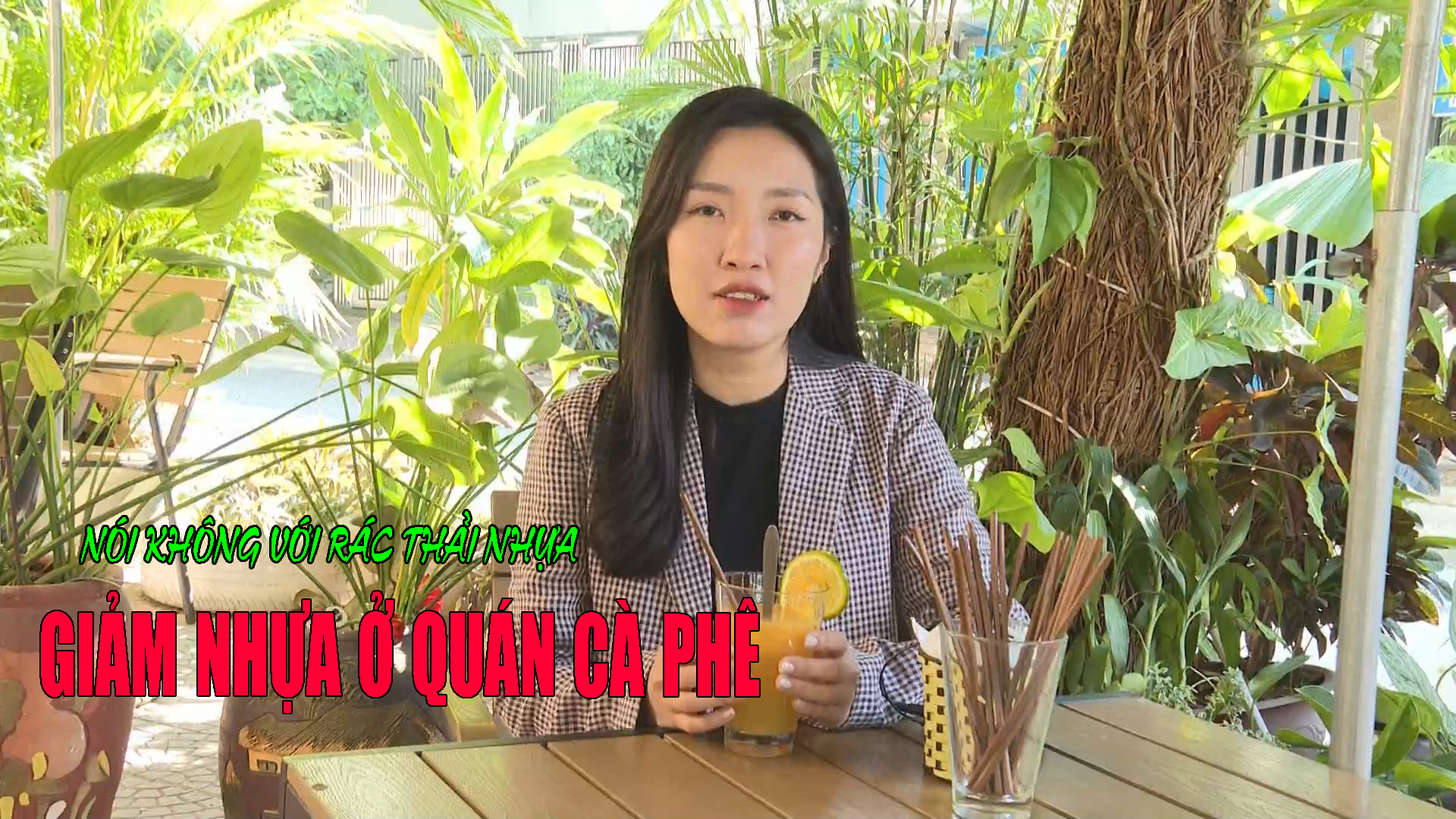 Giảm nhựa ở quán cà phê