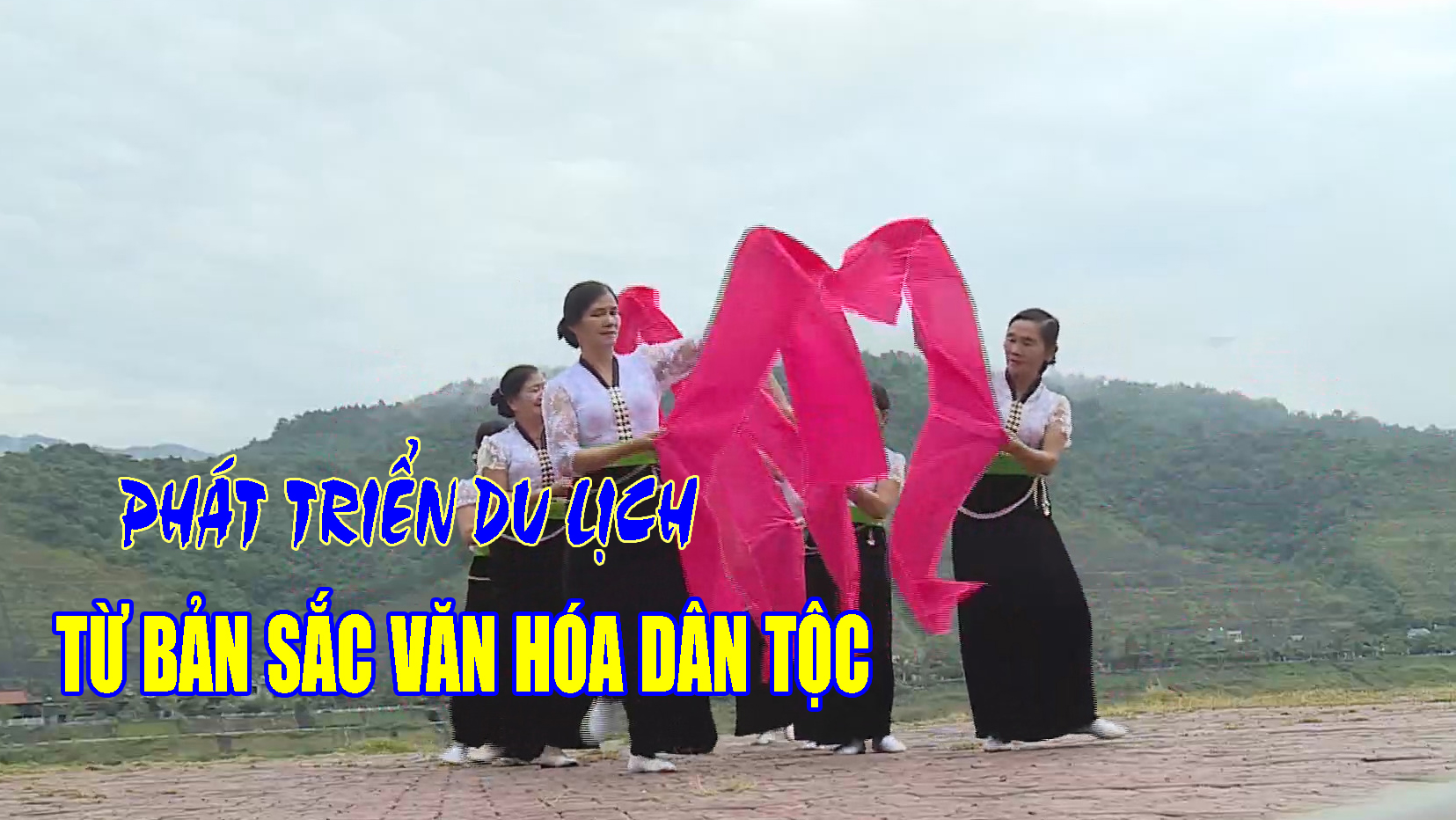 Phát triển du lịch từ bản sắc văn hóa dân tộc