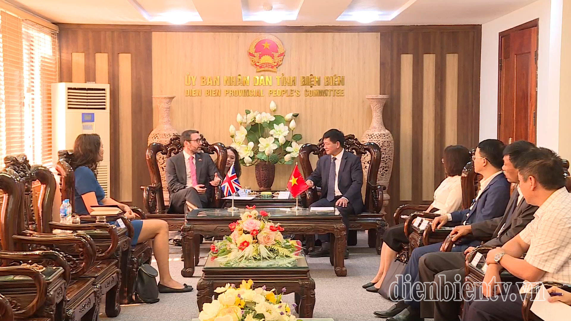 Đại sứ quán Vương quốc Anh và Bắc Ai-len tại Việt Nam chào xã giao lãnh đạo tỉnh Điện Biên