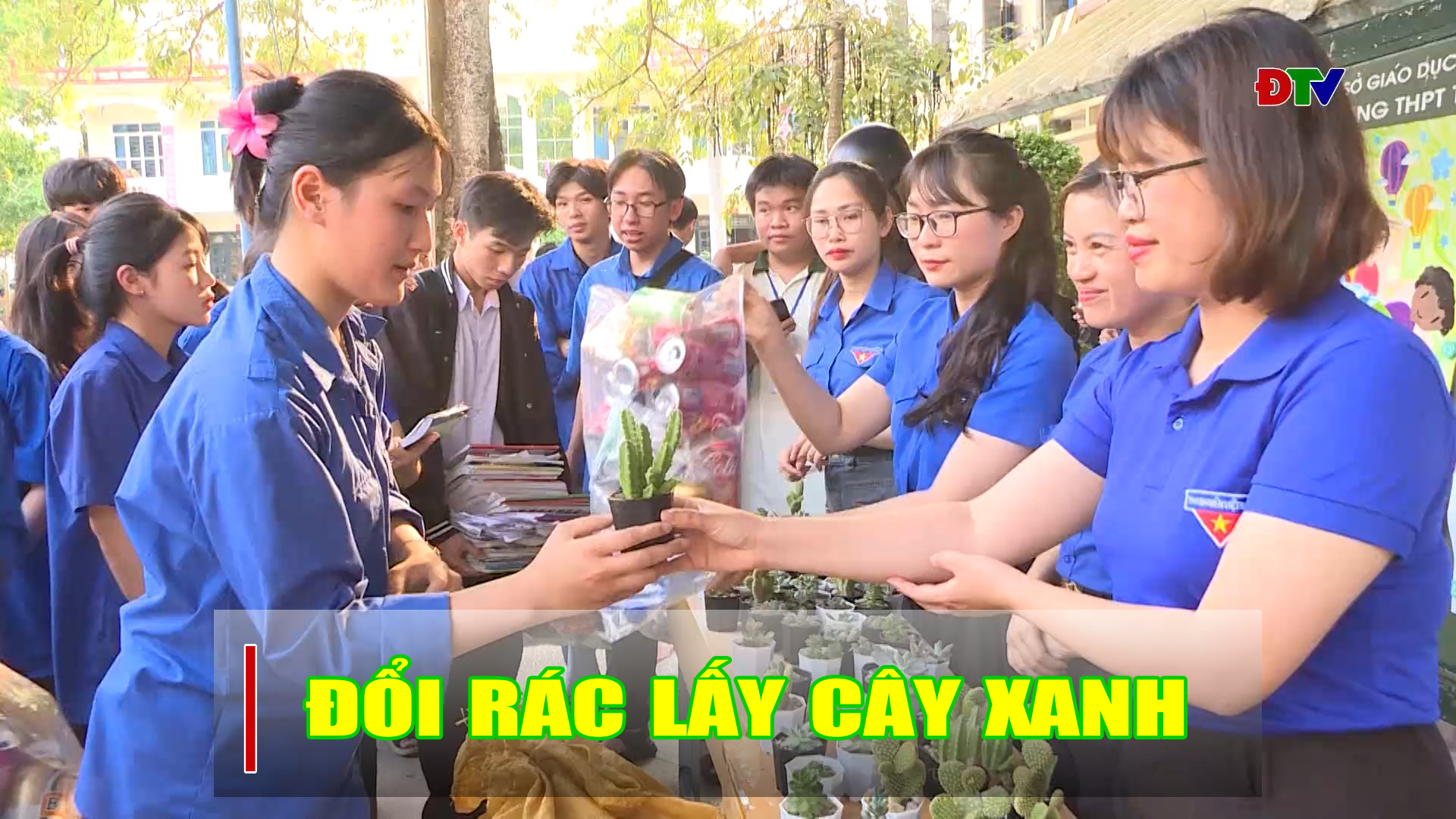 Đổi rác lấy cây xanh