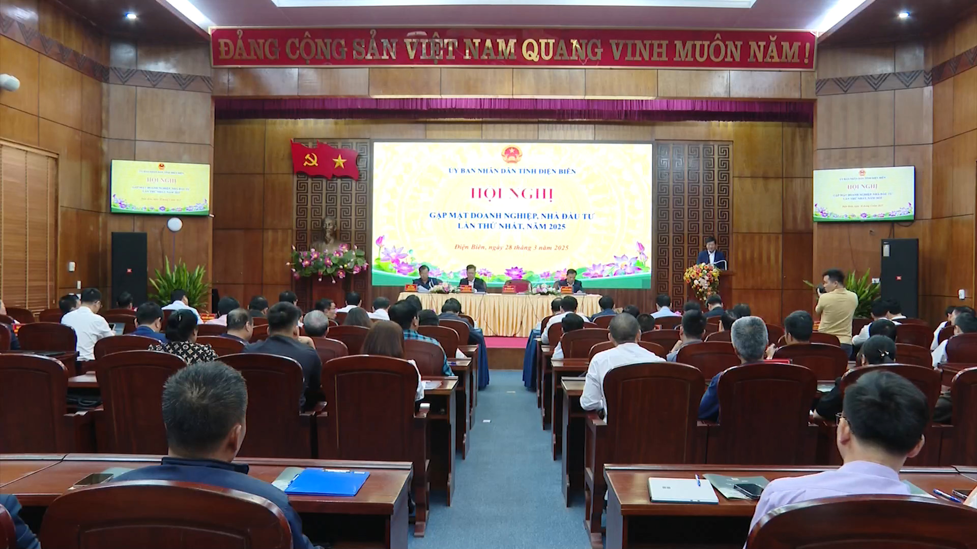 Chủ tịch UBND tỉnh Lê Thành Đô phát biểu tại hội nghị.