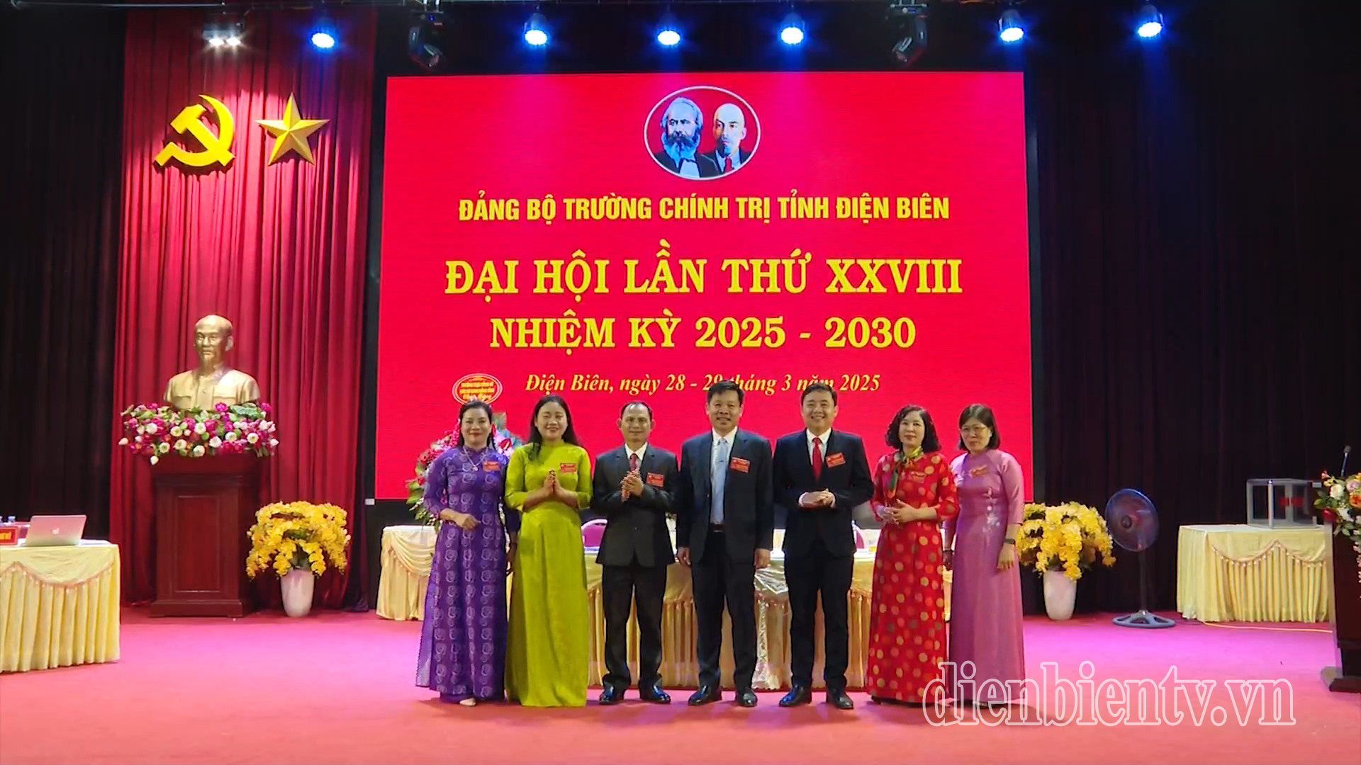 Ban Chấp hành Đảng bộ Trường Chính trị tỉnh nhiệm kỳ 2025 - 2030 ra mắt Đại hội.