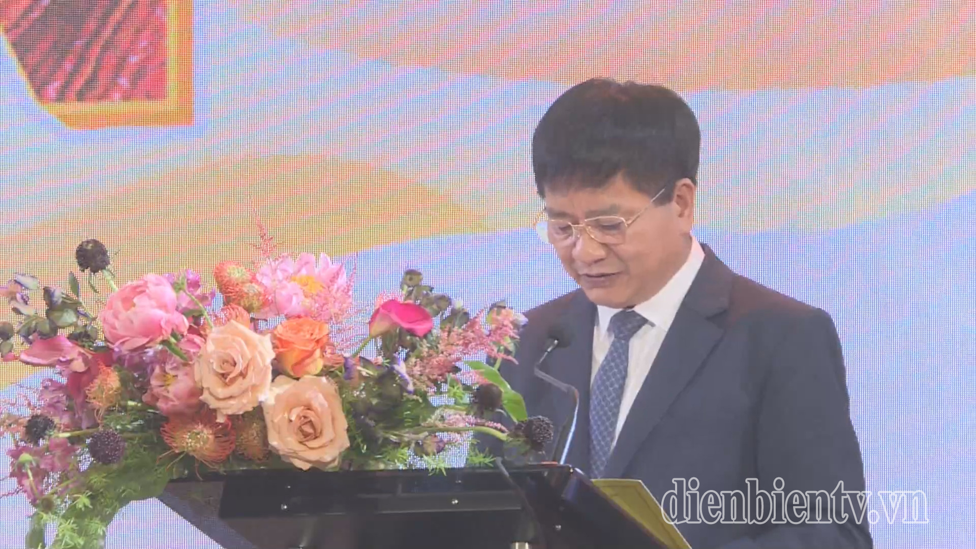 Chủ tịch UBND tỉnh Lê Thành Đô phát biểu chúc mừng khai trương Khách sạn Mường Thanh Luxury Điện Biên.