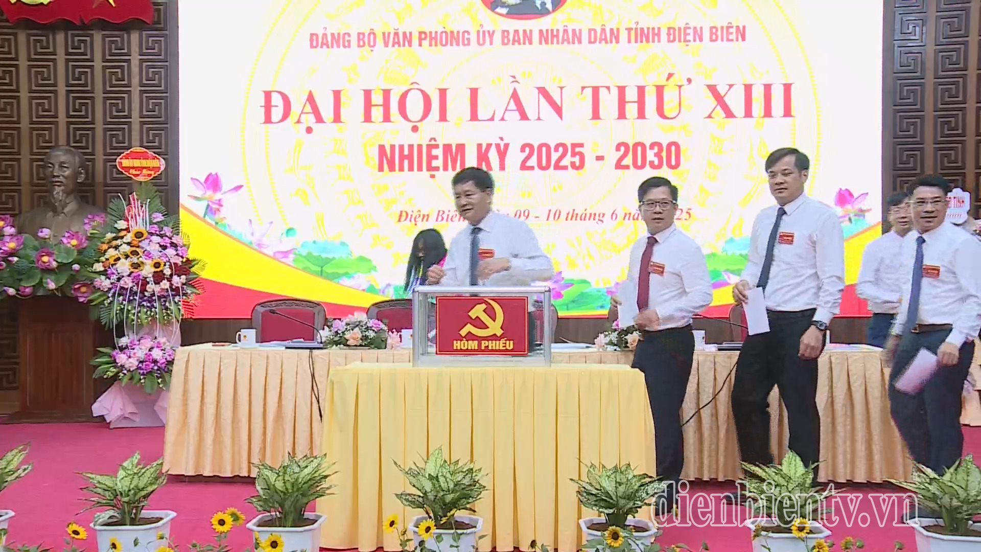 Đại biểu bầu Ban Chấp hành khóa mới.