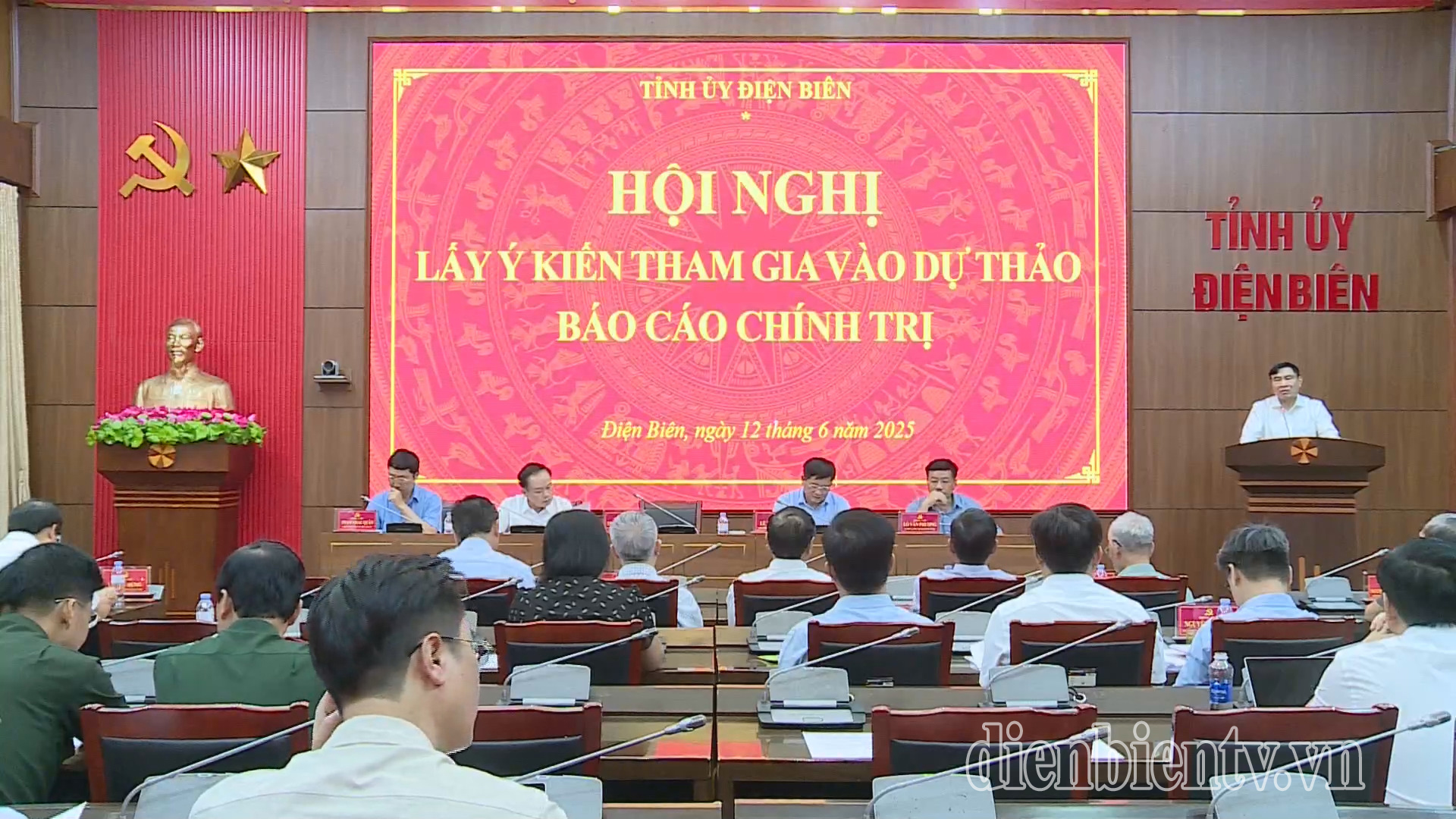 Bí thư Tỉnh ủy Trần Quốc Cường phát biểu tại hội nghị.