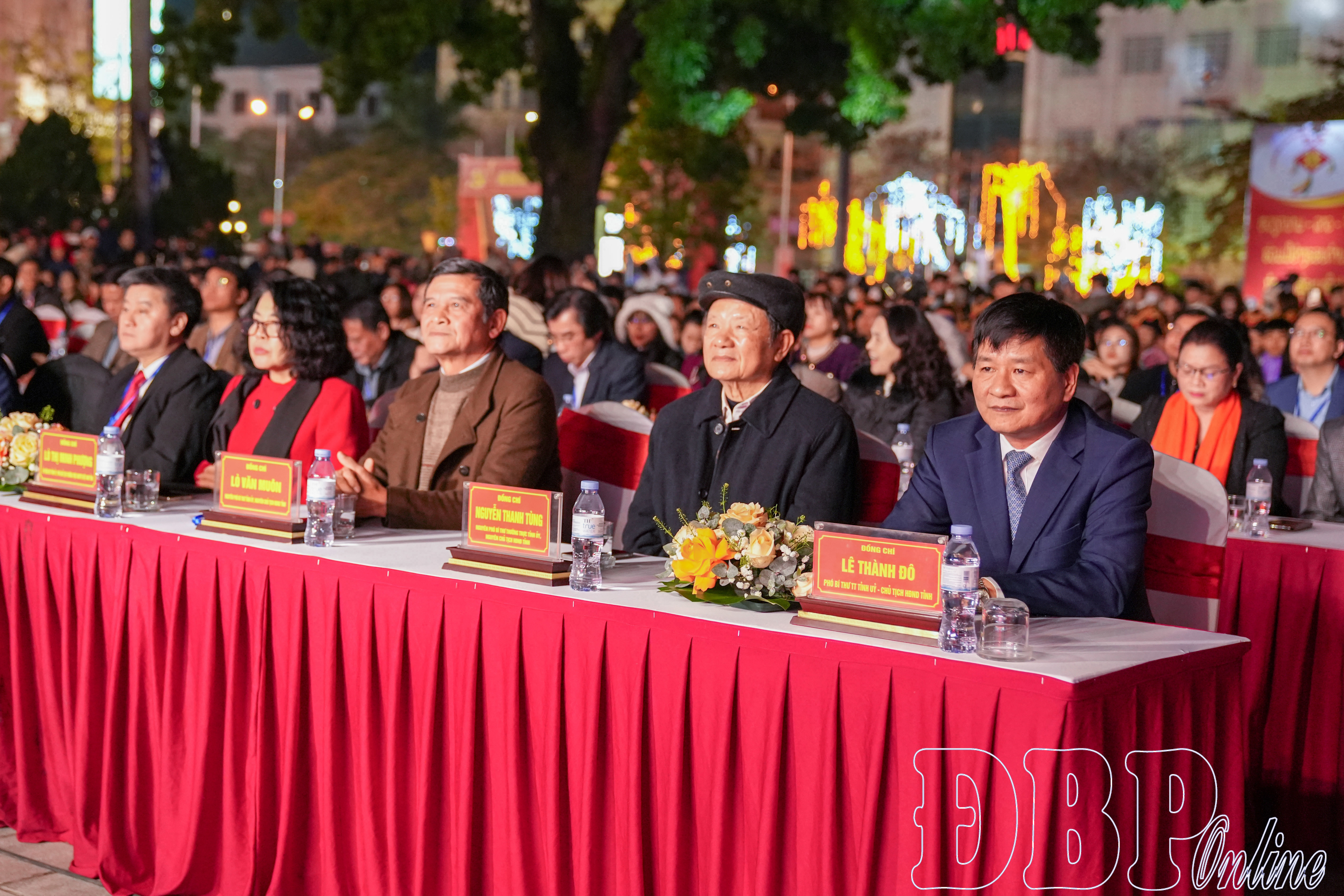 Đại biểu dự khai mạc Lễ hội Ném còn 3 nước Việt Nam - Lào - Trung Quốc .