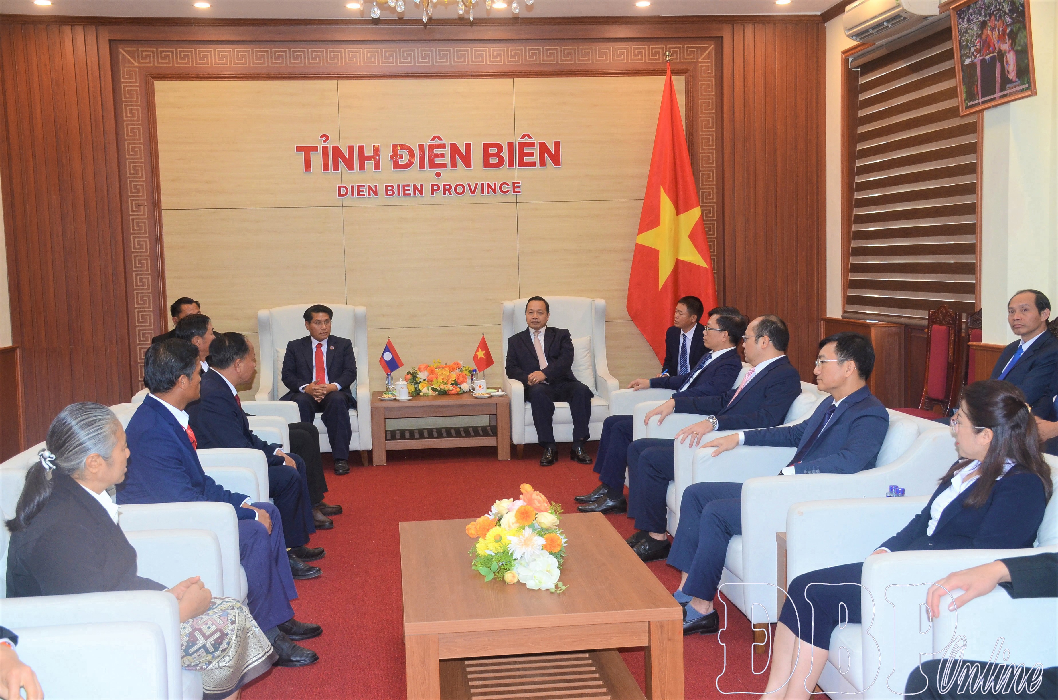 Bí thư Tỉnh ủy Trần Tiến Dũng tiếp xã giao đoàn đại biểu tỉnh Phong Sa Ly.