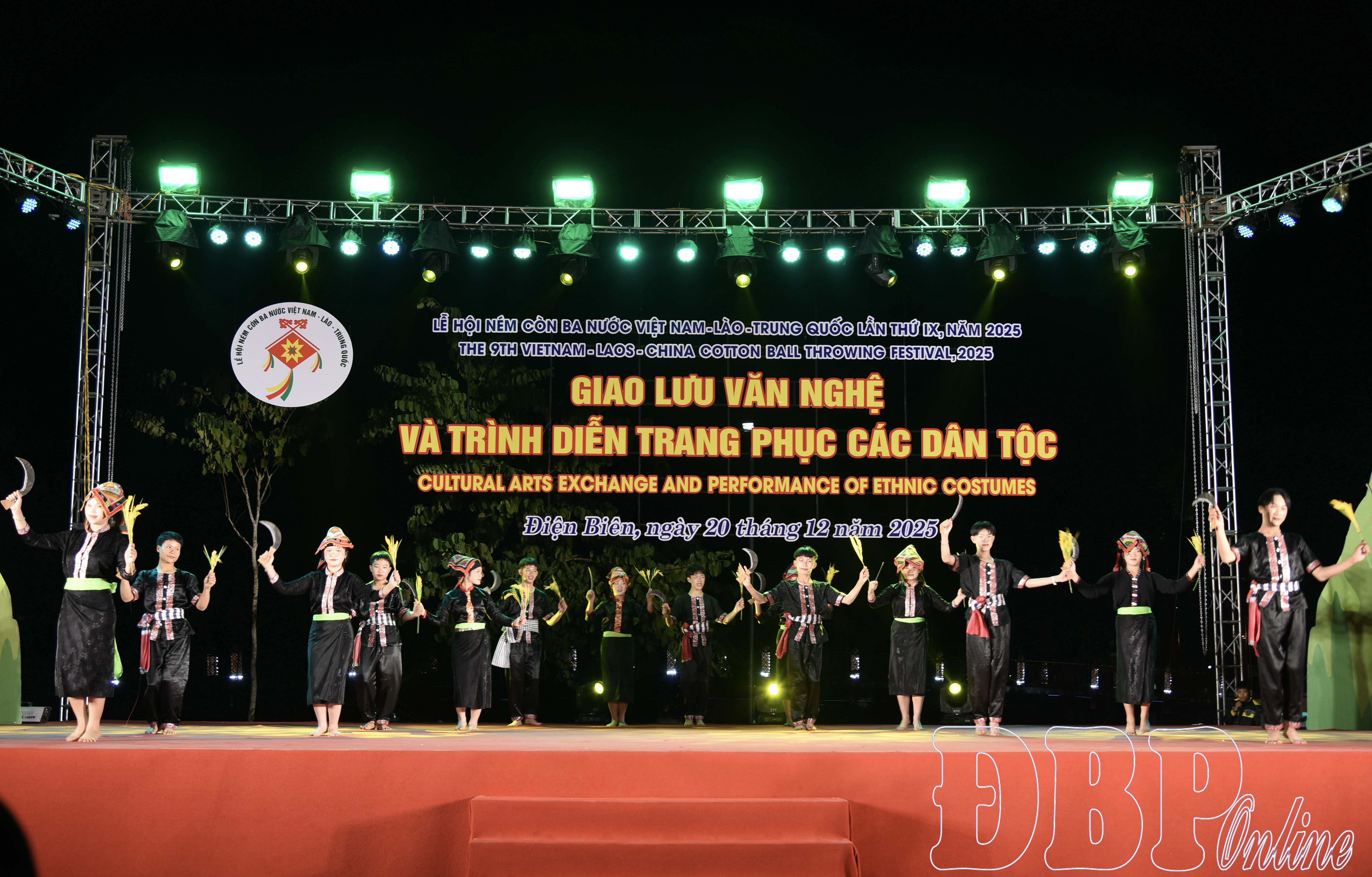 Nền văn minh lúa nước của nhân dân Lào thể hiện rõ qua tiết mục trình diễn múa 