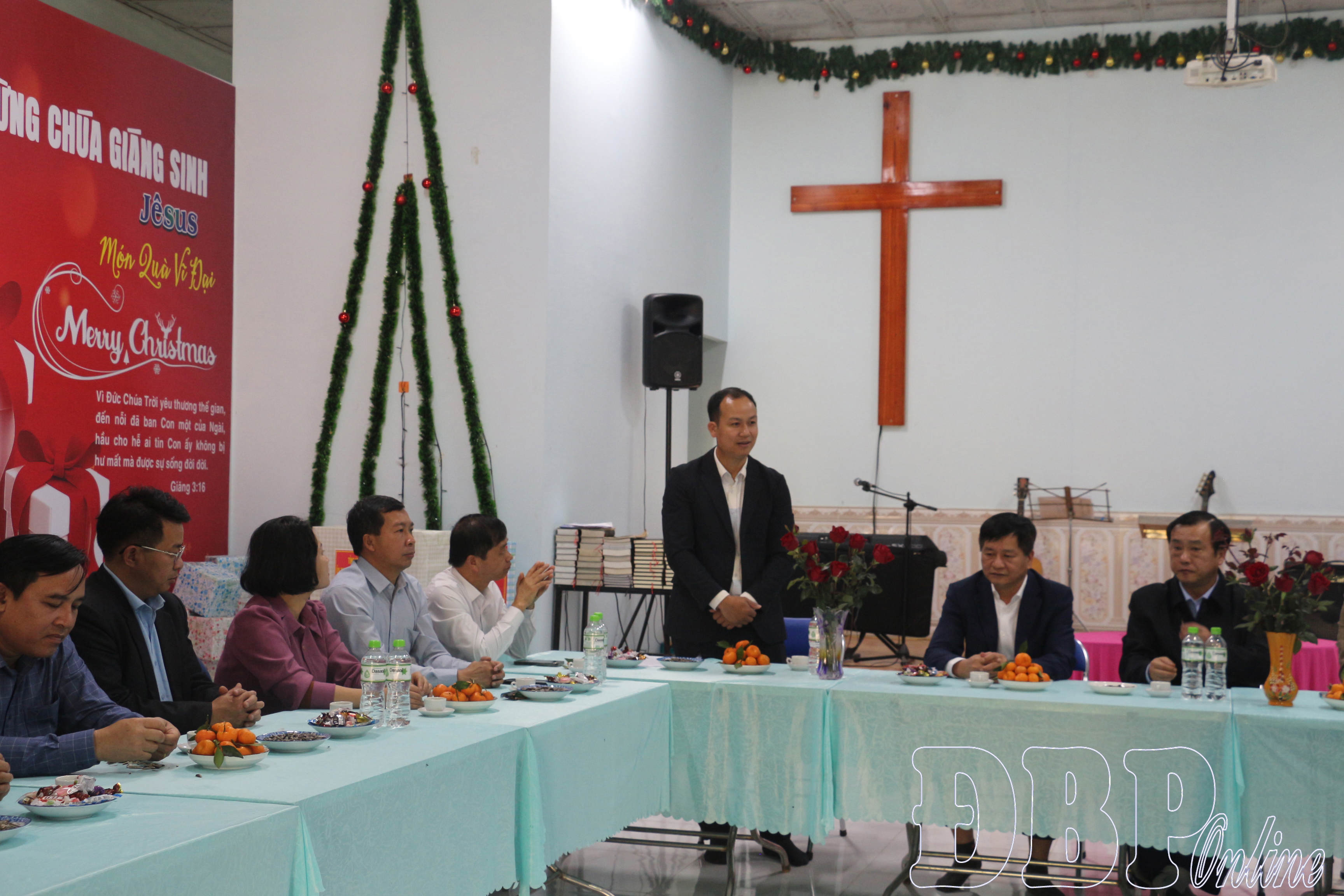 Ông Lò Văn Tuân, Mục sư quản nhiệm, Trưởng điểm nhóm phát biểu tại buổi gặp mặt.